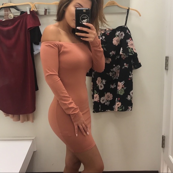 Off shoulder/ strapless long sleeve peachy dress🍑 - Picture 1 of 5